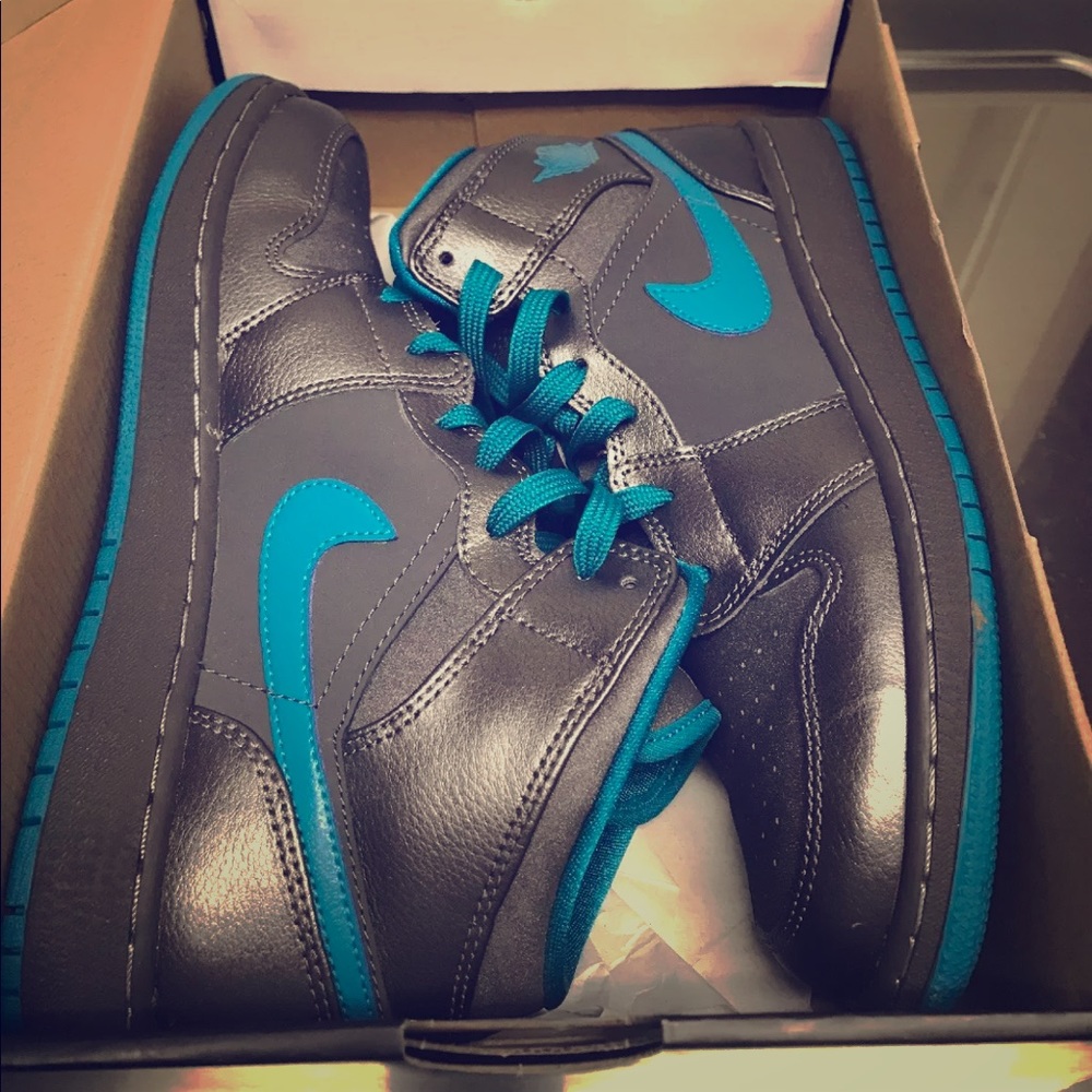 Nike Air Jordan 1 Mid GG Size 7Y